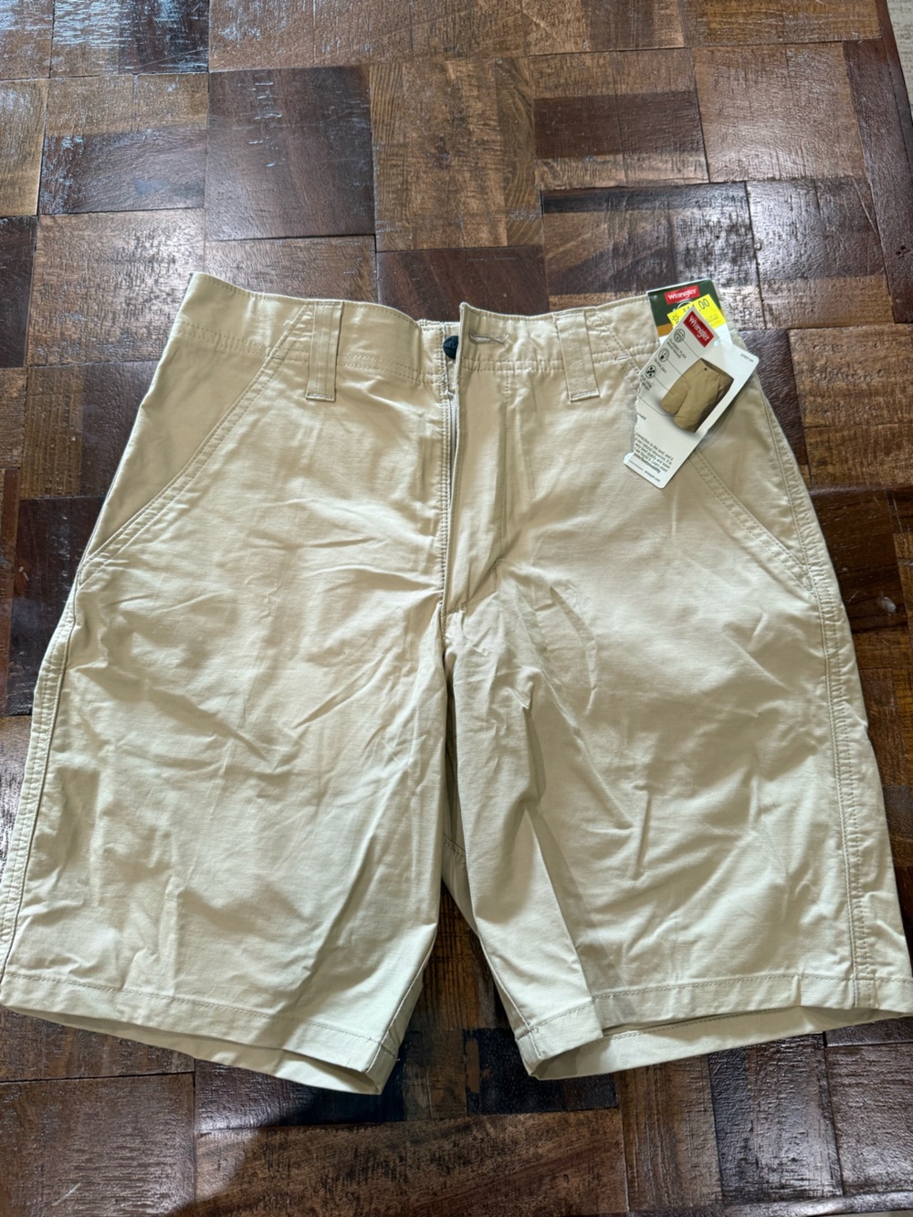 Wrangler Men's Khaki Shorts in Light Tan